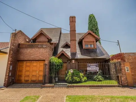 Casa tipo Chalet | 5 Ambientes | 2 Plantas | Patio y Balcón | Ramos Mejía