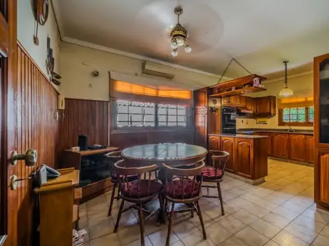 Casa 5 ambientes con 4 baños