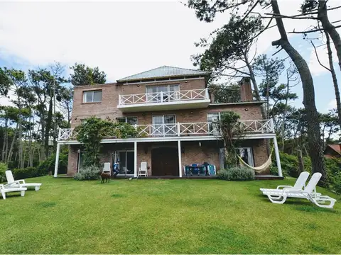 Casa 10 ambientes con 9 baños