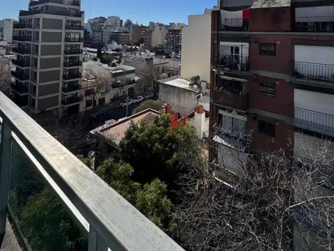 Departamento en duplex con balcon al frente Baño y toilette