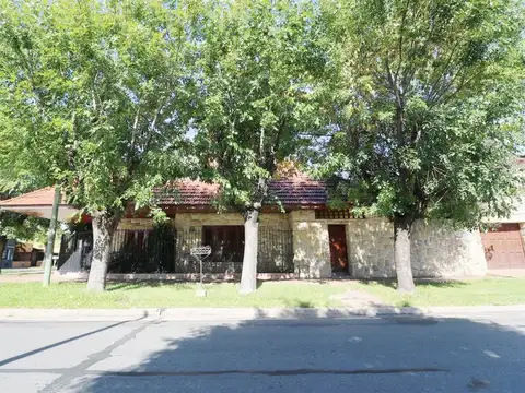 Esteban Echeverría 1500