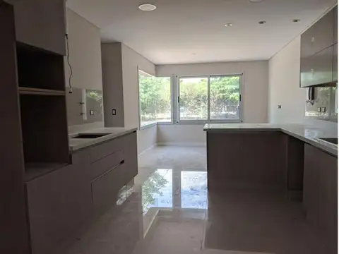 Casa en Venta en Funes Hills Miraflores, USD 1