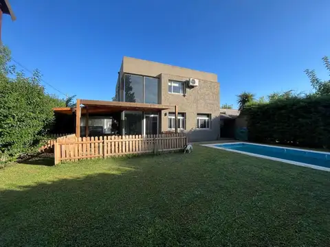 Casa 5 ambientes con 4 baños