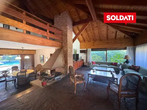 Casa en Alquiler con 2 cocheras