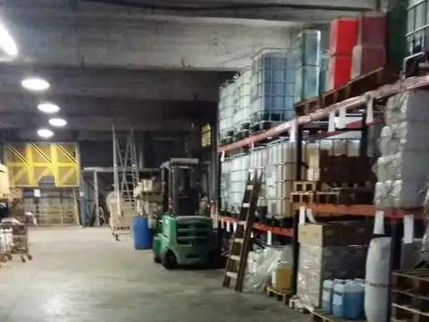 EXCELENTE GALPON DE 1800 M2 CUBIERTOS SOBRE LOTE DE DE 583,10 M2.
