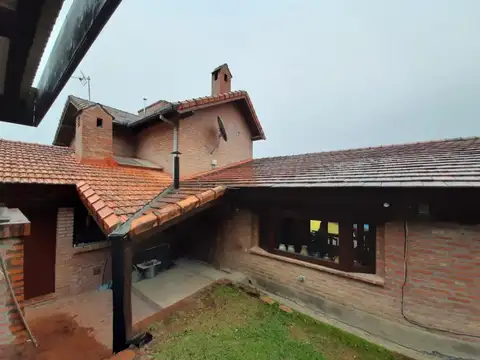 Increible Casa 5 Dorm C/pileta Exc. Zona El Tipal 500