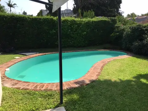 Casa en Alquiler con 1 cochera