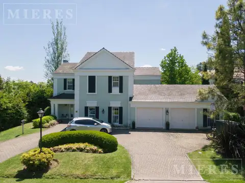 Muy linda casa en venta en el Barrio La Lomada