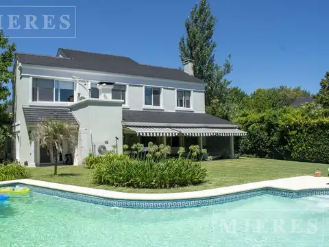 Muy linda casa en venta en el Barrio La Lomada