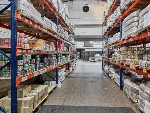 VENTA DE DEPOSITO CON OFICINAS EN BARRACAS