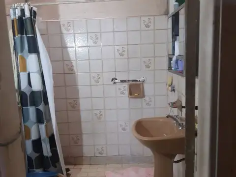 Casa en venta 4 ambientes en Castelar a reciclar