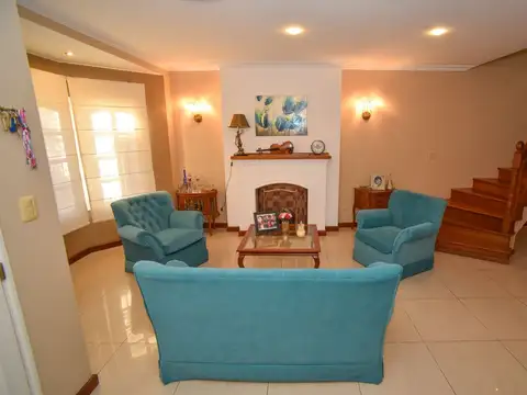 Casa 7 ambientes con 3 baños