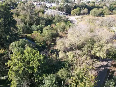 Lote con proyecto aprobado en venta en Los Carolinos