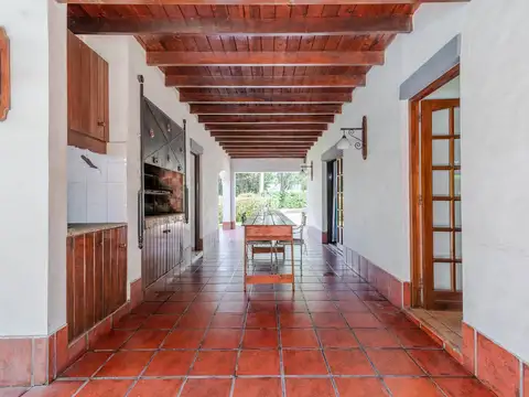 Casa 5 ambientes con 3 baños