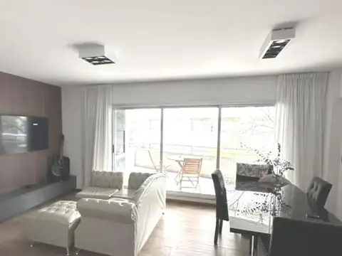 LUMINOSO Piso 4 Ambientes amueblado con balcón y parilla en Belgrano