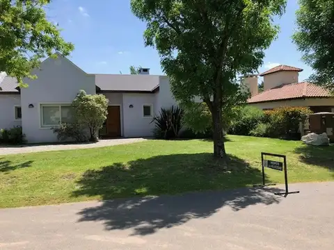 Excelente Casa En Venta En Barrio La ConcepciÓn De Lujan