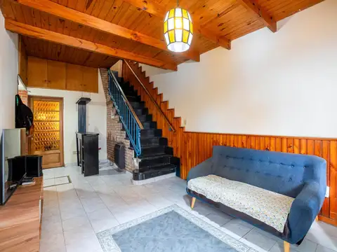 VENTA – Casa de 3 dormitorios con cochera. Barrio Abasto, Rosario.