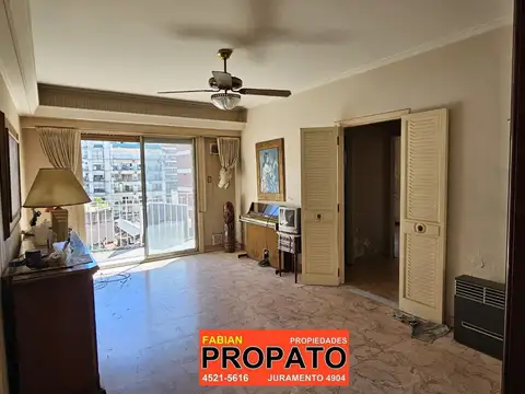 Depto semipiso de 3 ambientes + escritorio al frente c/ balcón corrido y 2 baños Excelente ubicación