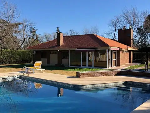 Casa en Funes - 3 dormitorios - pileta