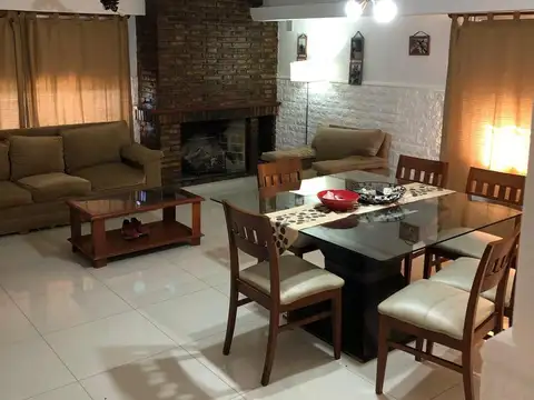 Casa en Funes - 3 dormitorios - pileta