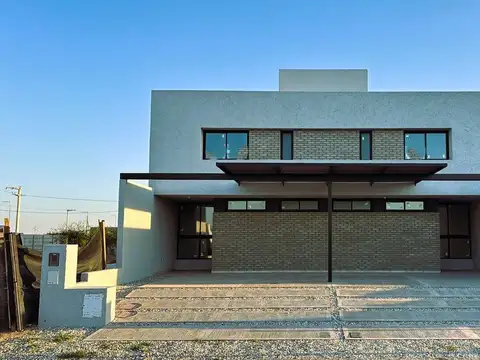 VENTA DUPLEX SOLARES DE MANANTIALES CONSTRUCCION