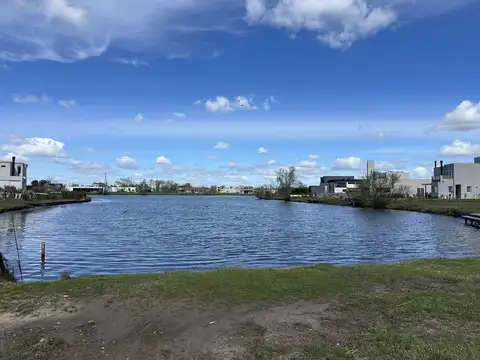 Lote a la laguna en Santa Isabel