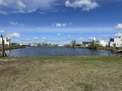 Terreno a la laguna en Santa Isabel