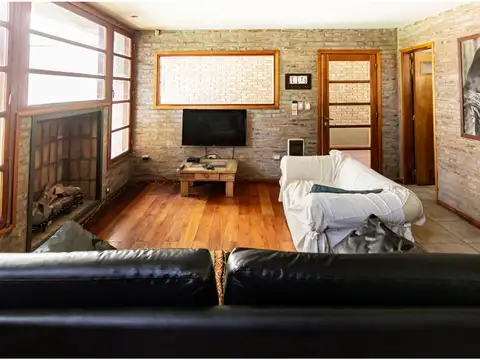 Casa 6 ambientes con 4 baños