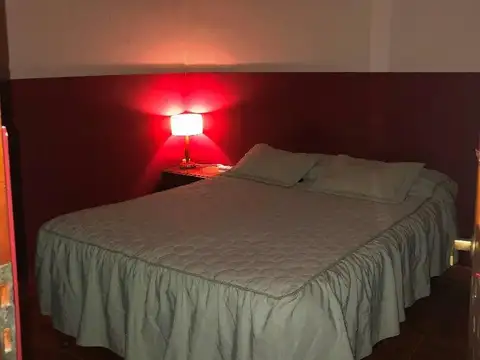 Casa para inversor o dos familias.-