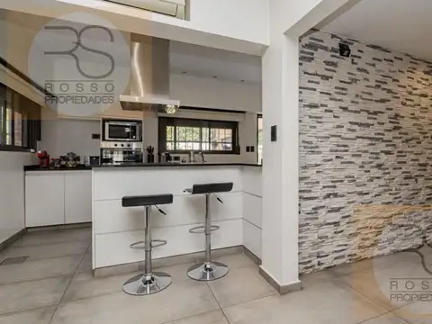 Casa en Venta con 2 cocheras