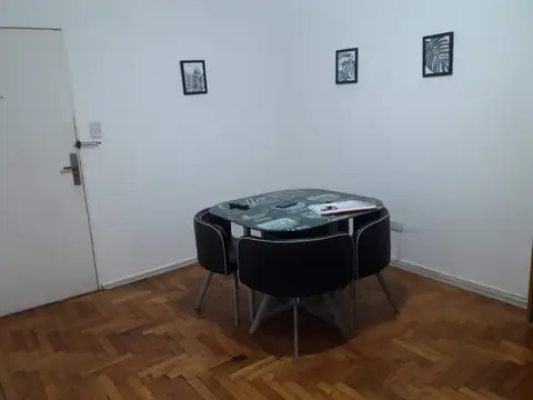 Departamento en Alquiler en Monte Castro, $ 450.000