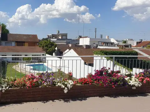 Casa en Venta con 6 cocheras