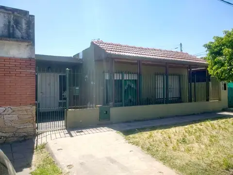 EXCELENTE P.H A UNA CUADRA DE LA MUNICIPALIDAD DE BERAZATEGUI U$S 75.000.-