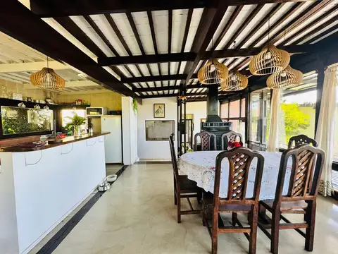 Casa en Sierra de los Padres de cuatro ambientes con escritorio