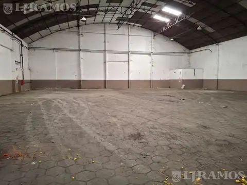 Galpon en Alquiler 28  mts Frente