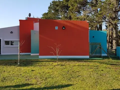 Casa en venta - 2 Dormitorios 2 Baños - La Lucila del Mar