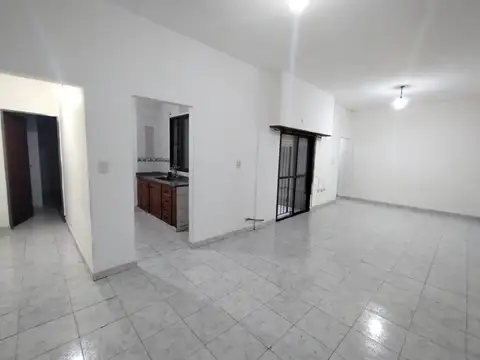 Anatole France 2000, Piso PB