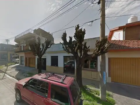 Casa 7 ambientes con 2 baños