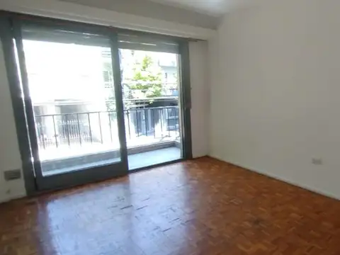 DEPARTAMENTO 2 AMB. AL FRENTE CON BALCON 1° PISO POR ESC.