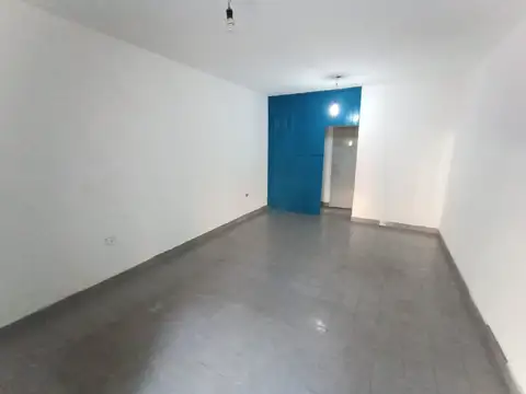 Local en Alquiler en Parque Casas, $ 400.000