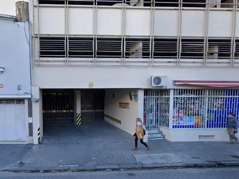 Corrientes e/ Cochabamba y Avenida Pellegrini