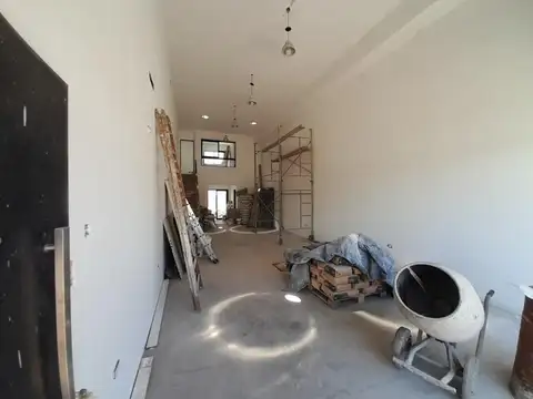 VENTA LOCAL COMERCIAL DOBLE ALTURA EN DOCTA A ESTRENAR