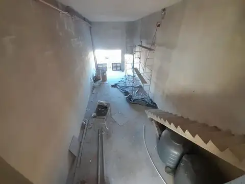 VENTA LOCAL COMERCIAL DOBLE ALTURA EN DOCTA A ESTRENAR