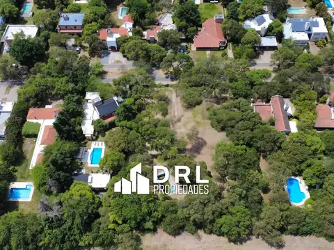 Terreno de 1500 en Lomas de La Carolina
