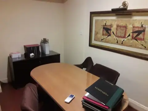 Excelente oficina a metros de 9 de Julio y Av. de Mayo