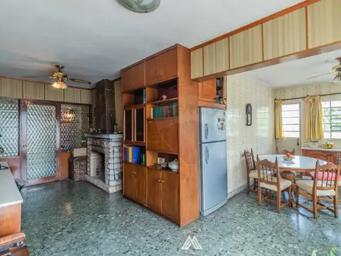 Casa en Venta con 3 cocheras
