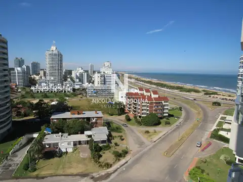 Excelente ubicación, a metros de la brava, en venta, 1 dormitorio con 2 baños