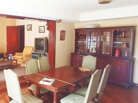 Casa en Venta con 4 cocheras