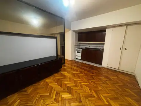 ALQUILER – 2 AMBIENTES – EXCELENTE UBICACIÓN FRENTE A PLAZA LIBERTAD