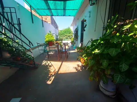 Casa 7 ambientes con 1 baño